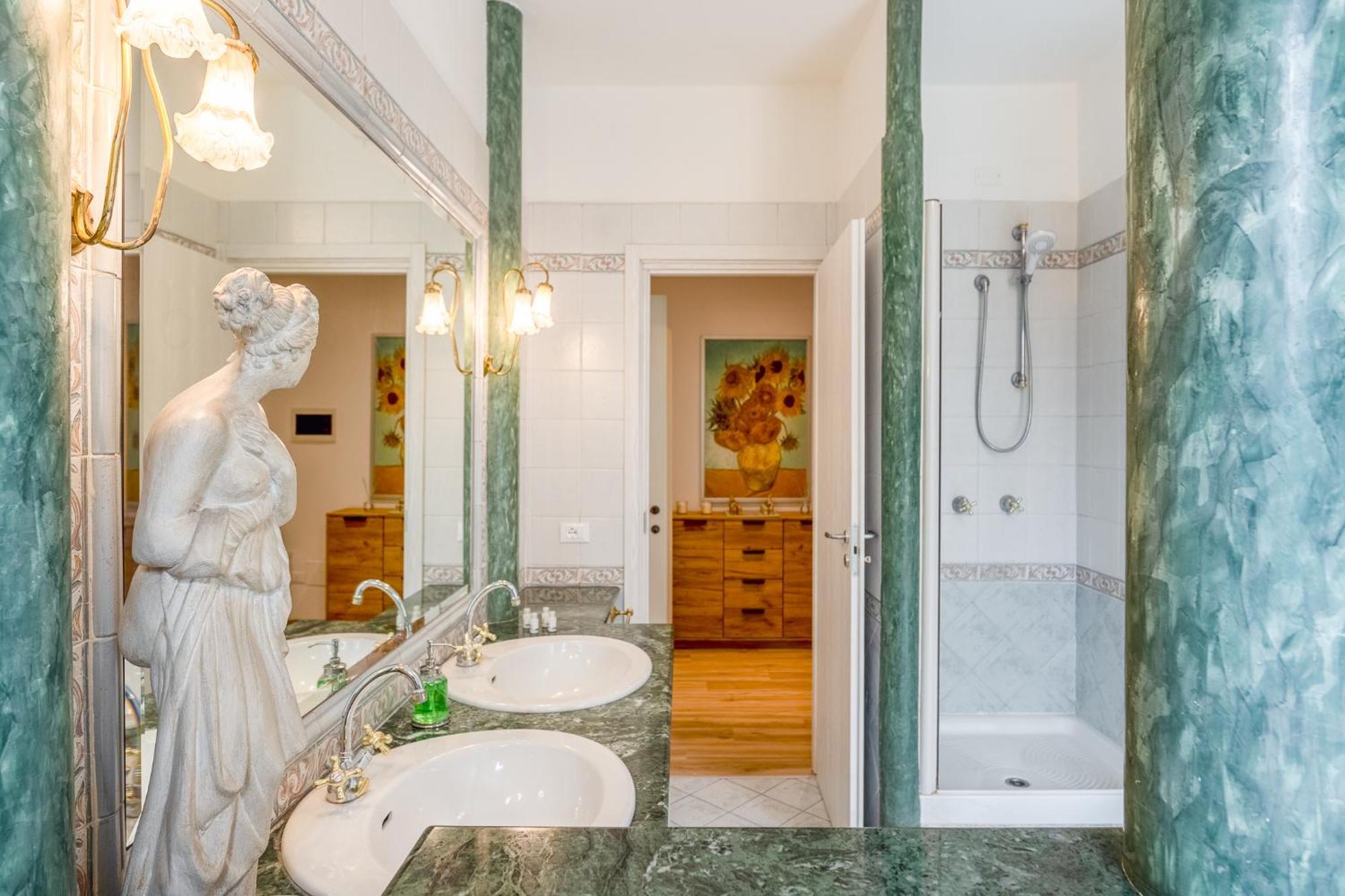 Emerald House Apartment